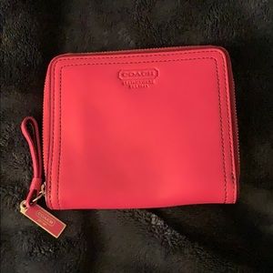 Coach clutch hot pink with zipper